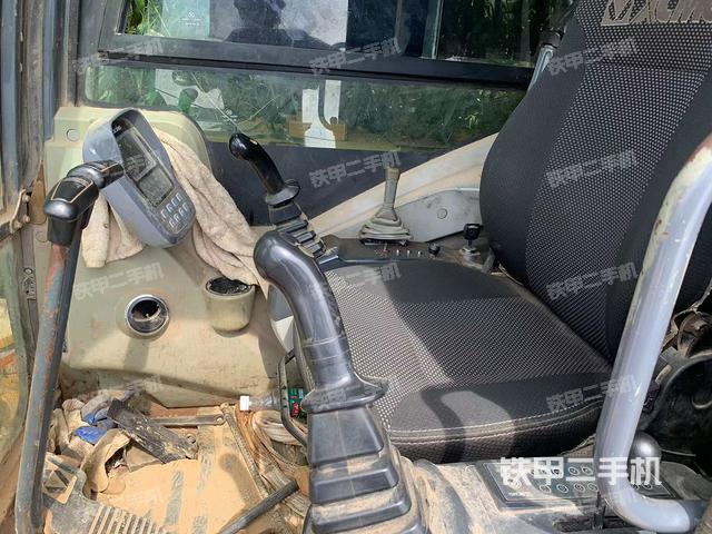 驾驶室整体（整机外观）