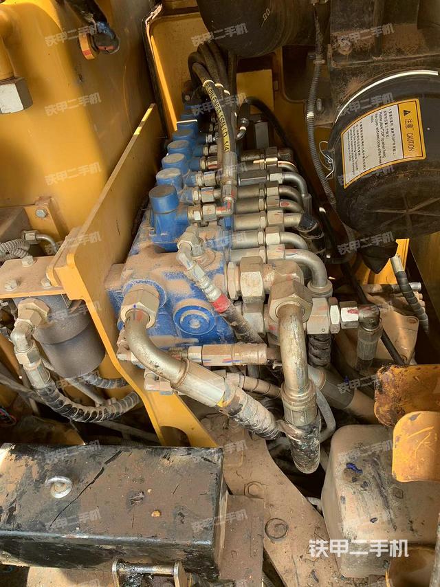 回转马达和主控阀（整机外观）