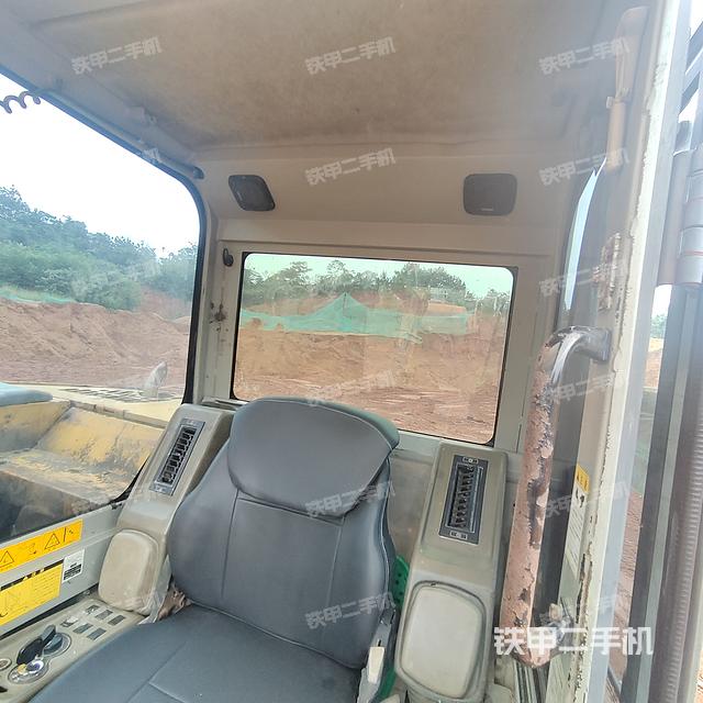 驾驶室顶部（整机外观）