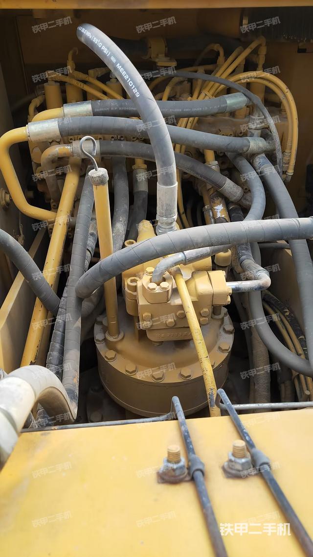 回转马达和主控阀（整机外观）