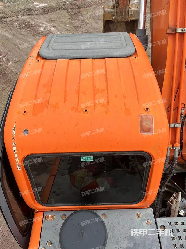 驾驶室顶部（整机外观）