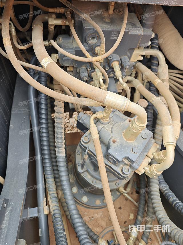 回转马达和主控阀（整机外观）