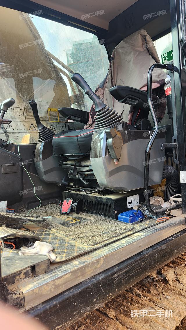 驾驶室整体（整机外观）