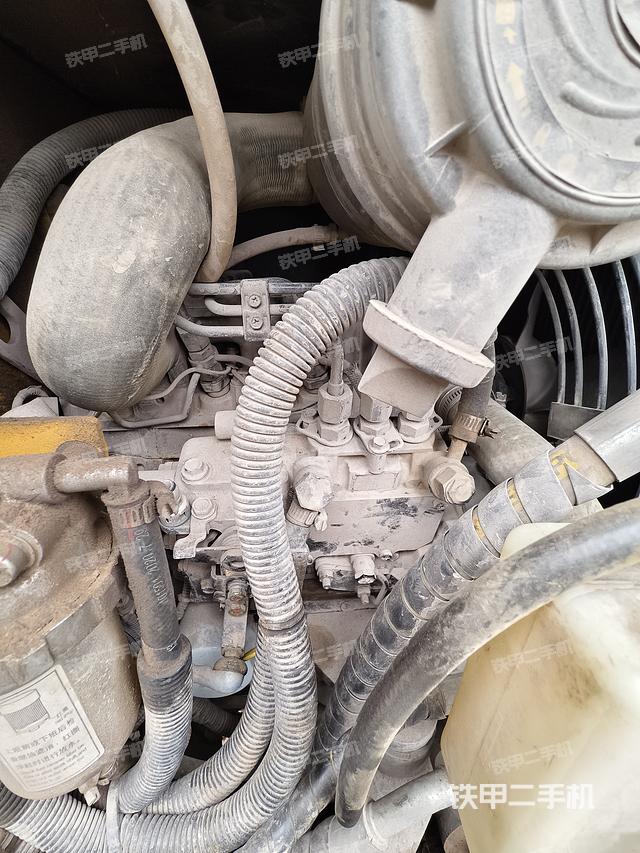 回转马达和主控阀（整机外观）