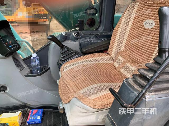 驾驶室整体（整机外观）