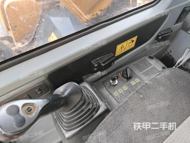 座椅左側(cè)控制臺/音響/含左手柄（駕駛室部分）