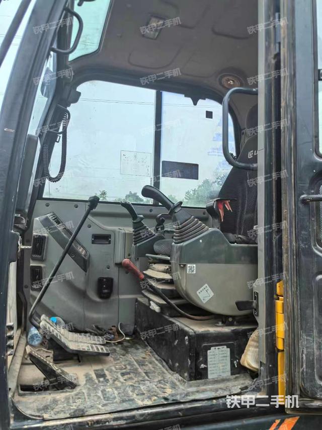 驾驶室整体（整机外观）