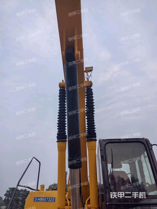 大臂油缸整體?豎拍（工作和回轉(zhuǎn)裝置）