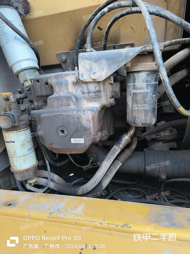 液压泵舱室正面整体（整机外观）