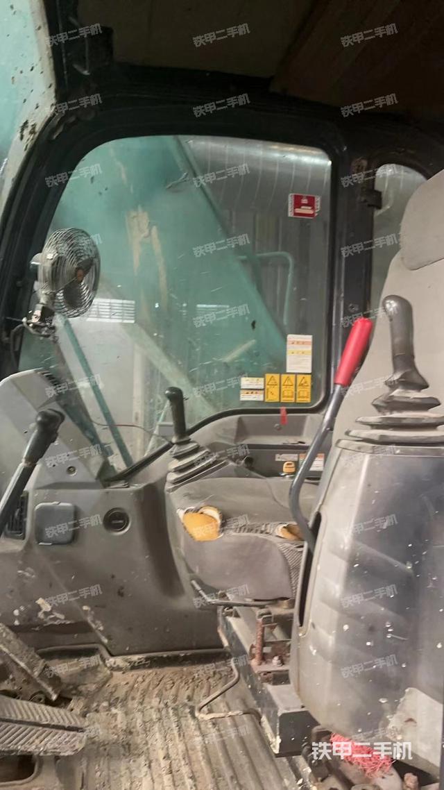 驾驶室整体（整机外观）