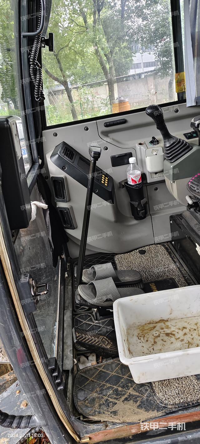 驾驶室整体（整机外观）