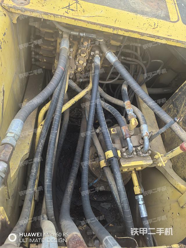 回转马达和主控阀（整机外观）