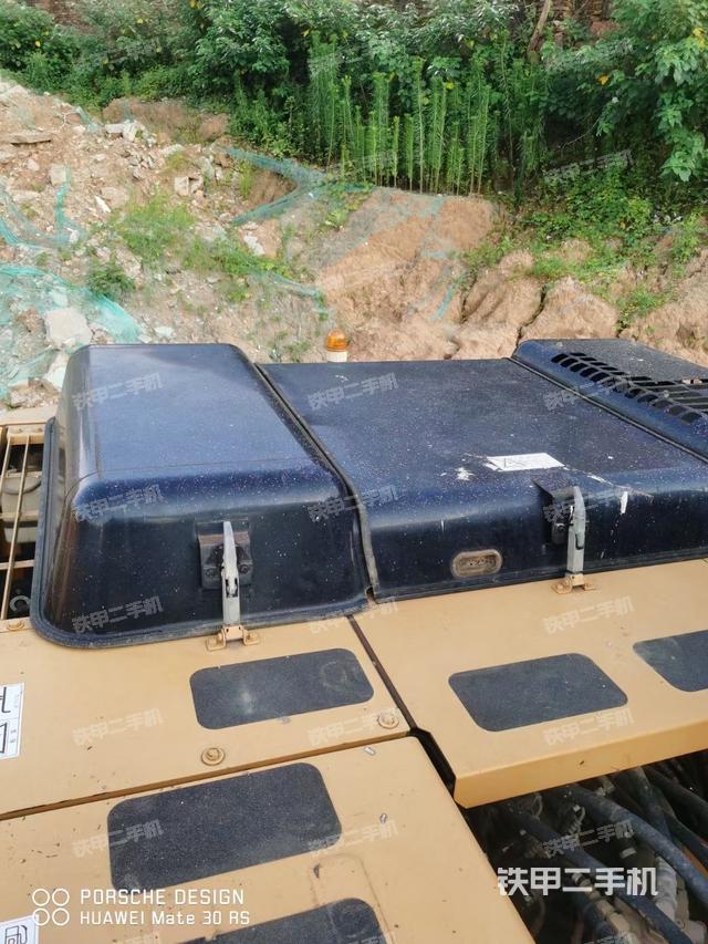 驾驶室顶部（整机外观）