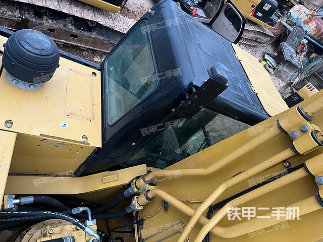 驾驶室顶部（整机外观）