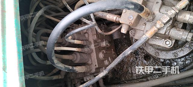 回转马达和主控阀（整机外观）