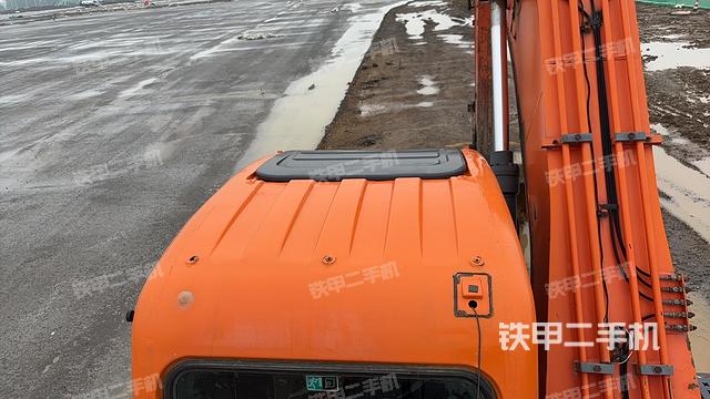 驾驶室顶部（整机外观）