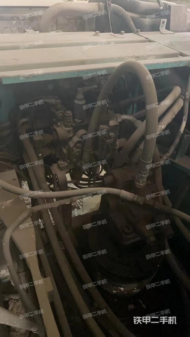 回转马达和主控阀（整机外观）