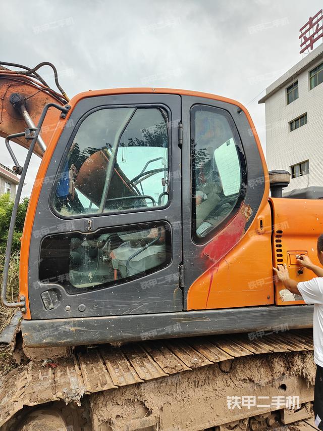 驾驶室整体（整机外观）