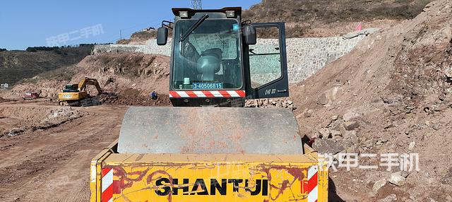 整机右后45°（设备外观及核心部件）