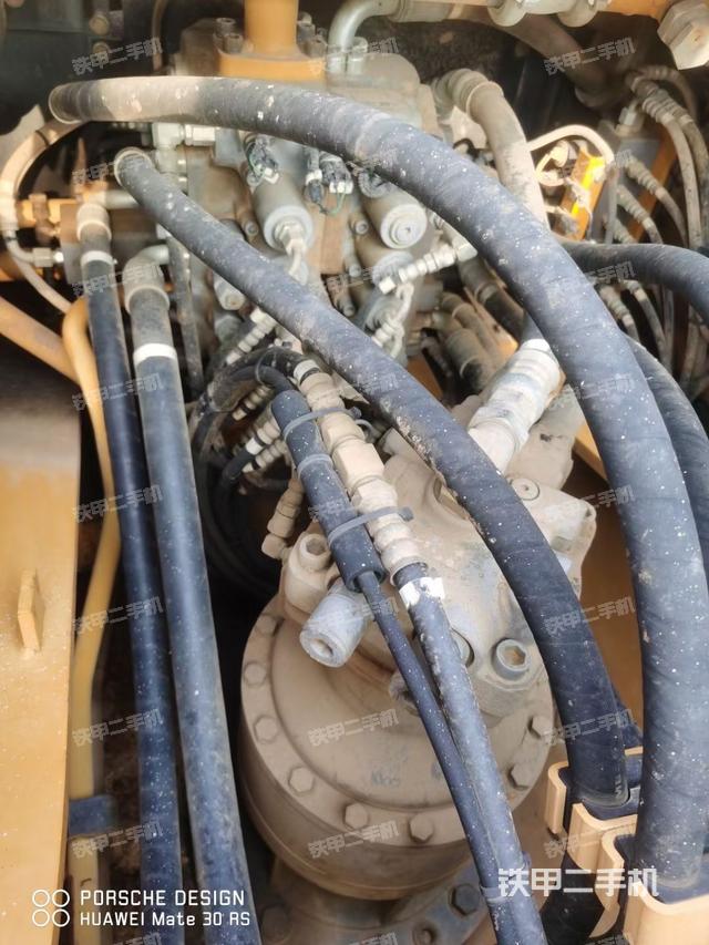 回转马达和主控阀（整机外观）