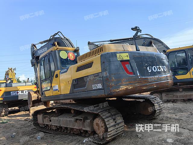 沃尔沃EC250D挖掘机