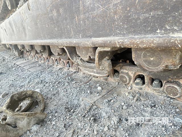 驾驶室顶部（整机外观）