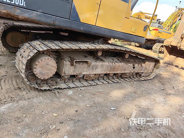 单侧履带整体（整机外观）