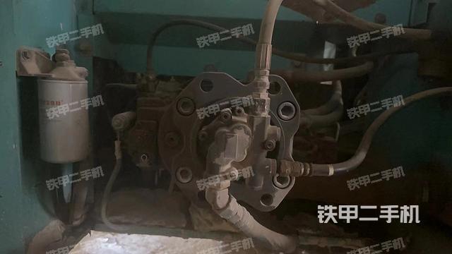 液压泵舱室正面整体（整机外观）