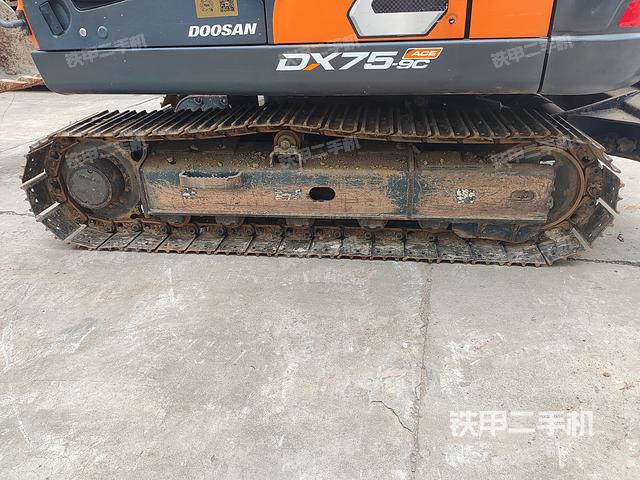 单侧履带整体（整机外观）