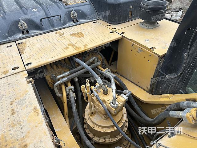 回转马达和主控阀（整机外观）