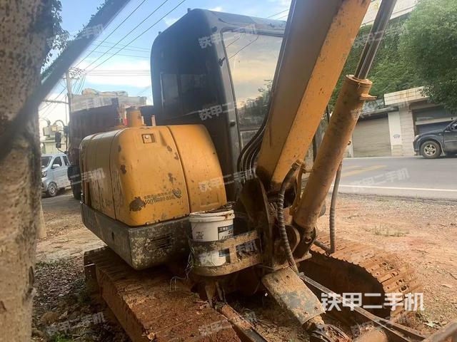 回转马达和主控阀（整机外观）