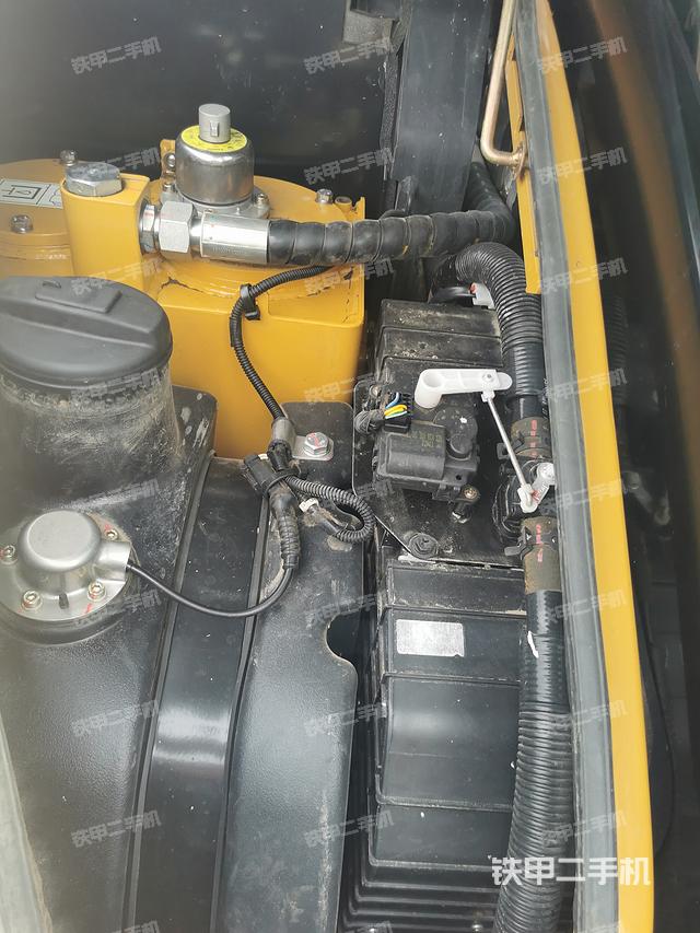 回转马达和主控阀（整机外观）