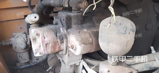 液压泵舱室正面整体（整机外观）