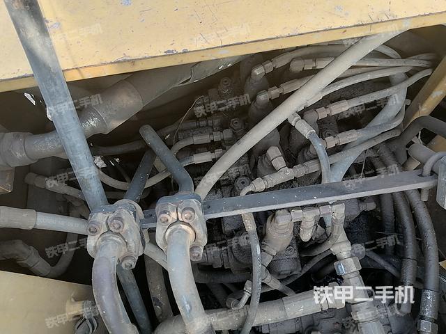 回转马达和主控阀（整机外观）