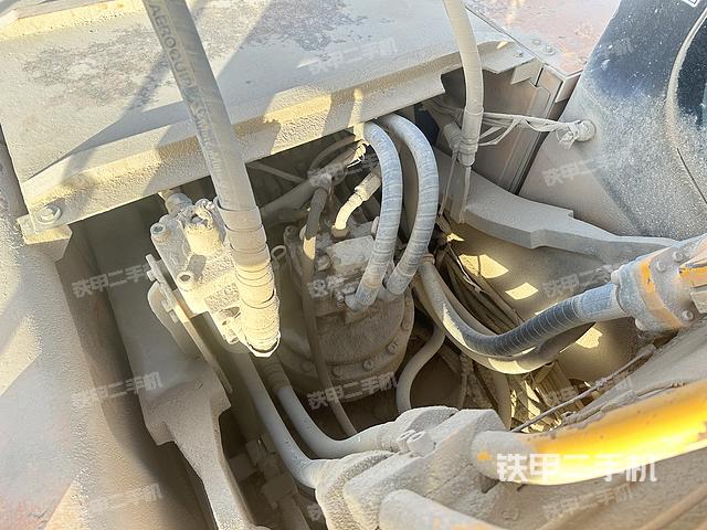 回转马达和主控阀（整机外观）