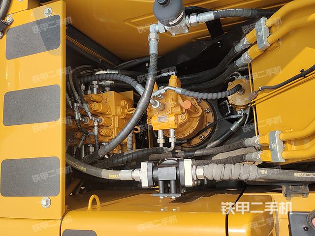 回转马达和主控阀（整机外观）