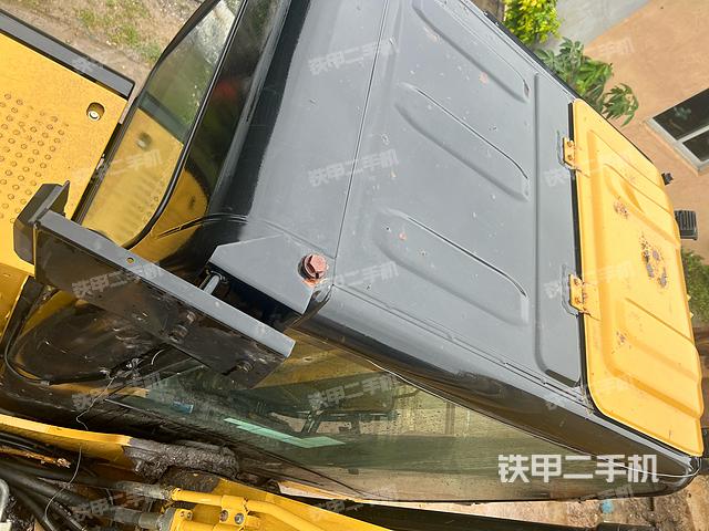 驾驶室顶部（整机外观）