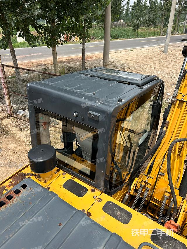 驾驶室顶部（整机外观）