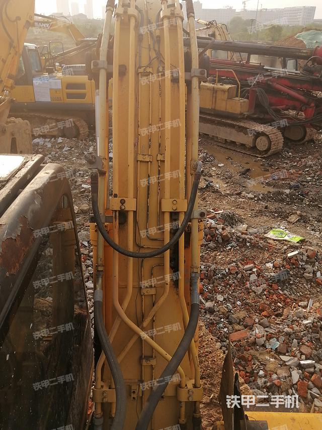 驾驶室顶部（整机外观）