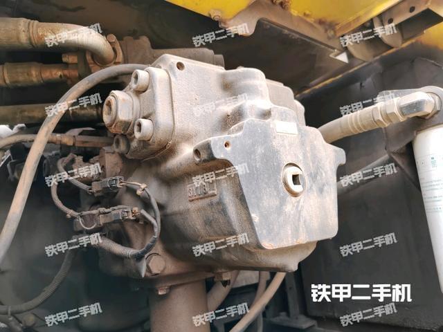 液压泵舱室正面整体（整机外观）