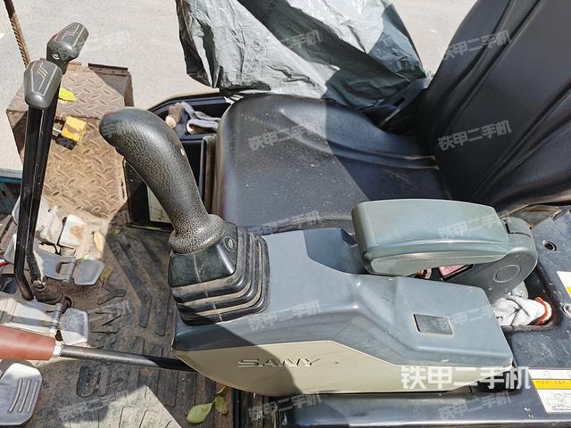 驾驶室整体（整机外观）