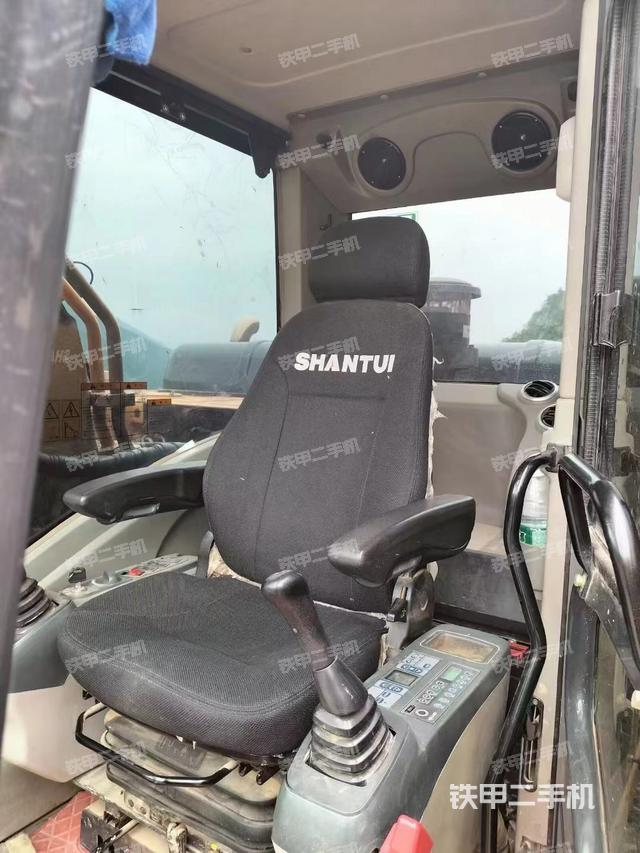 驾驶室整体（整机外观）