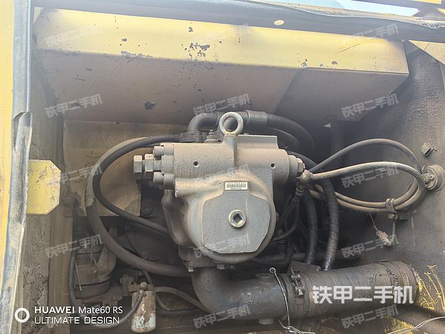 液压泵舱室正面整体（整机外观）