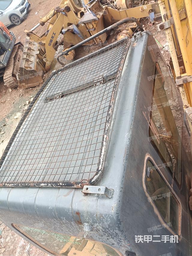 驾驶室顶部（整机外观）