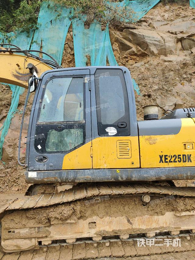 驾驶室整体（整机外观）