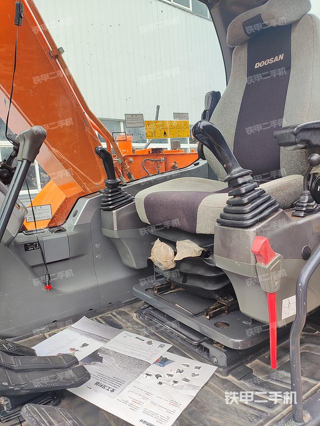 驾驶室整体（整机外观）