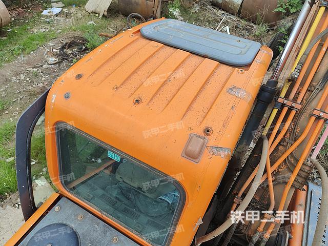 驾驶室顶部（整机外观）