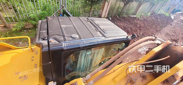 驾驶室顶部（整机外观）