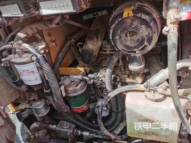 回转马达和主控阀（整机外观）