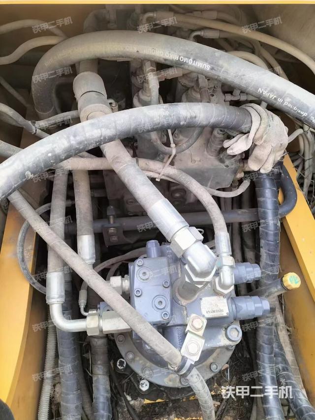 回转马达和主控阀（整机外观）